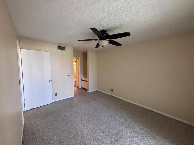 Building Photo - 6324 La Costa Dr