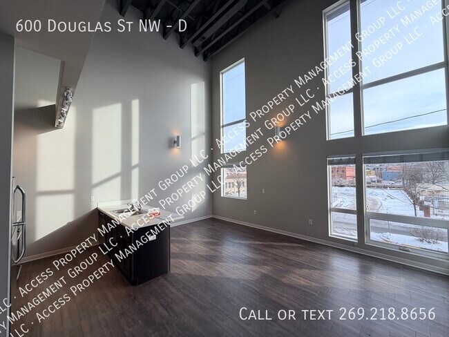 Building Photo - 600 Douglas St NW