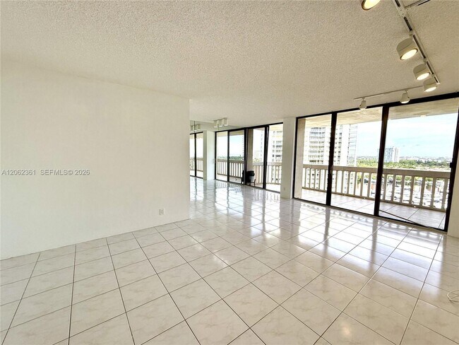 Building Photo - 19355 Turnberry Way