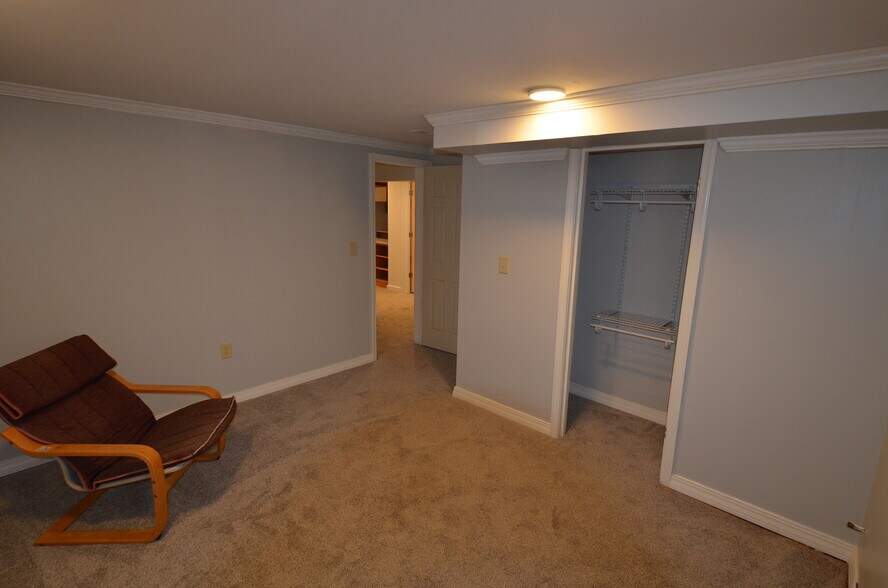 Building Photo - 52 Carol Ln