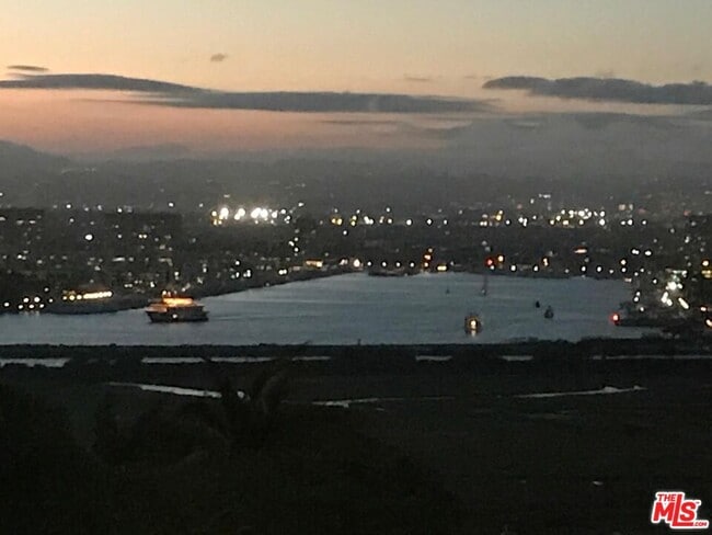 Building Photo - 241 Rees St