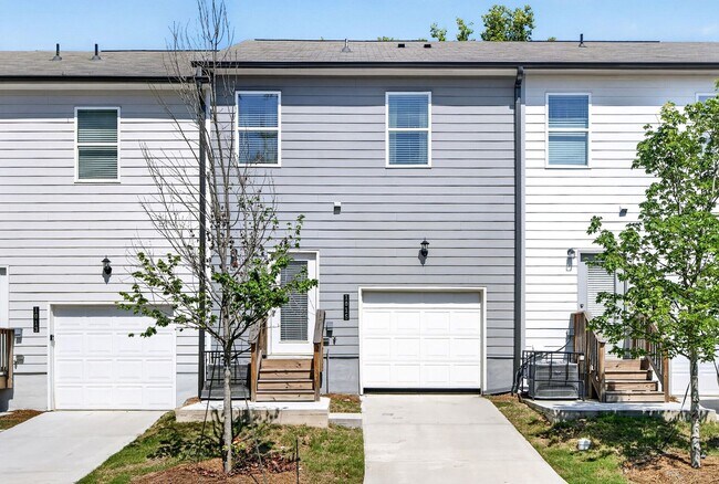 Building Photo - 3 Bedroom Townhome in Atlanta!