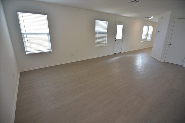 Building Photo - 373 Keefer