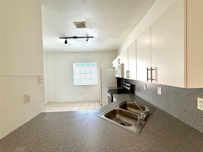 Building Photo - 5670 NW 116th Ave