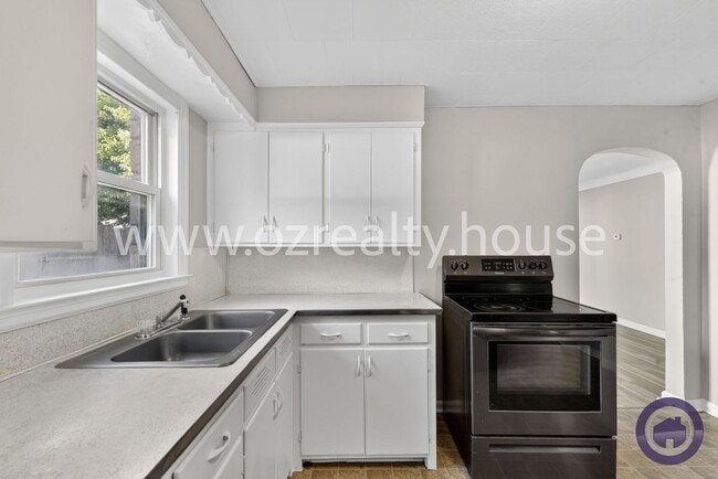 Building Photo - 123 S Masters Ct
