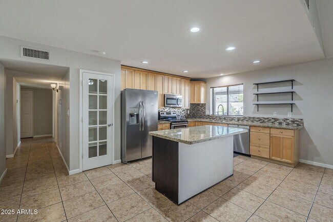Building Photo - 2436 E Javelina Ave