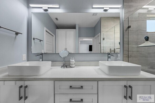Building Photo - 32 Stone Oak Dr