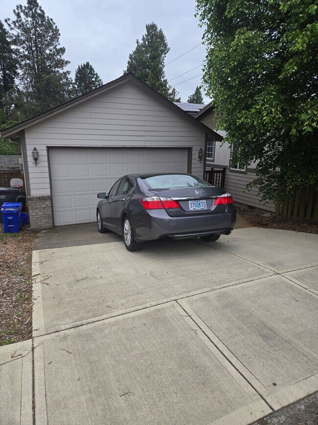 Building Photo - Great Location! Welcome Gardners! Tons of nice amenities ! * Landscape Service is Included *