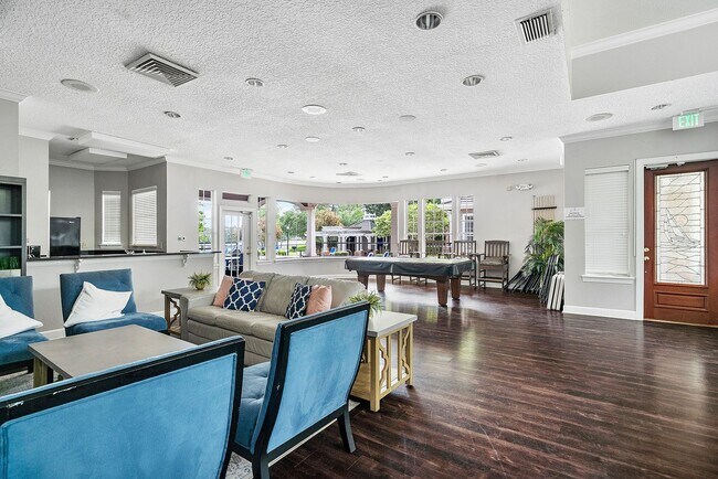 Building Photo - 3 bedroom/ 2 bathroom condo next to St Johns Town Center