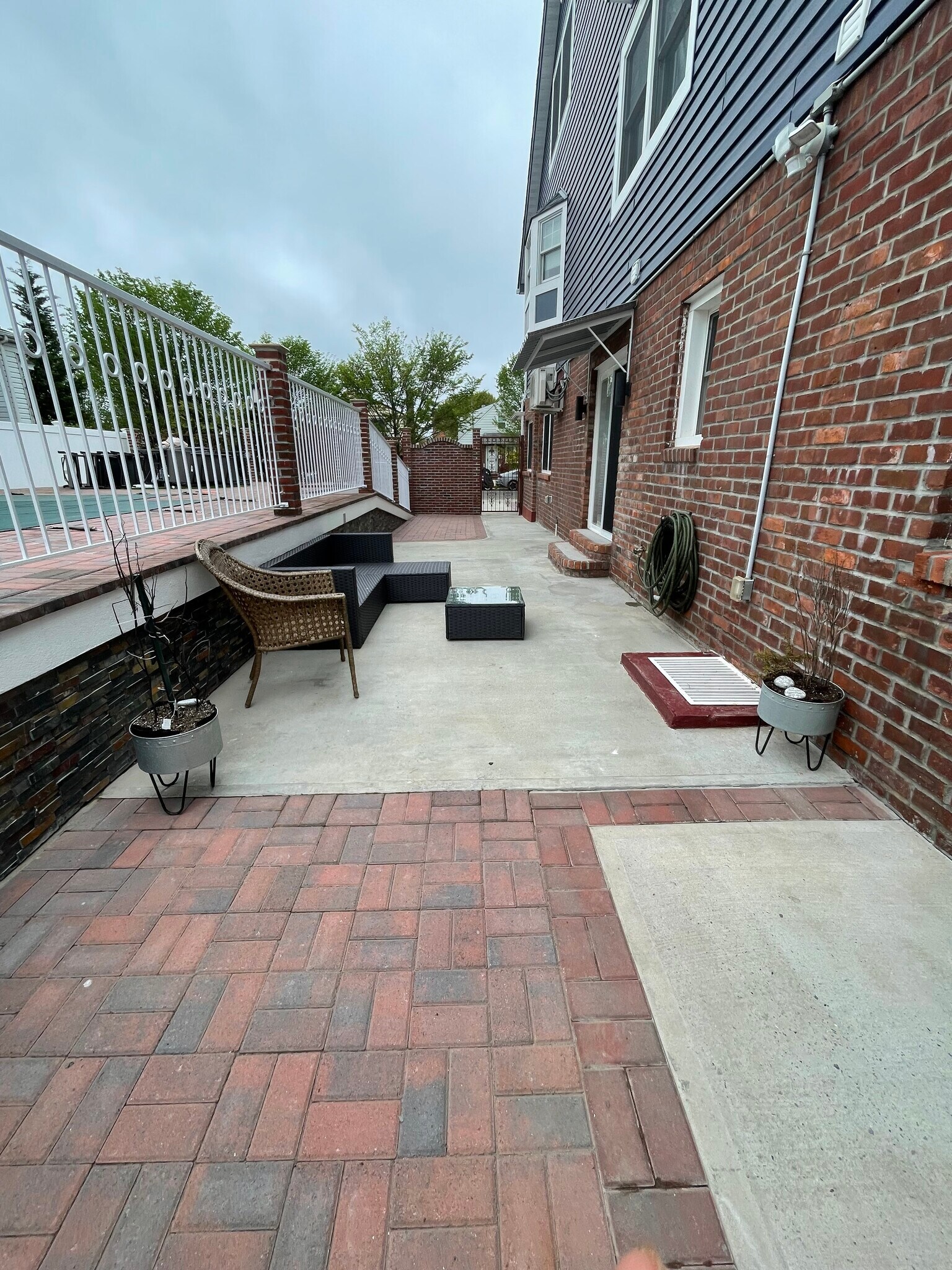 500 sq ft outdoor patio - 335 E Olive St