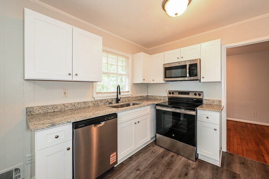 Building Photo - 3639 Telstar Dr