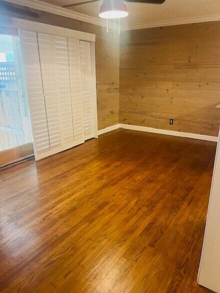 Building Photo - 401 E 56th St