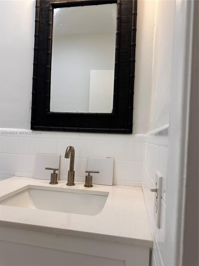 Building Photo - Cotorro Avenue, Coral Gables, FL 33146 - 3 BR 2 BA single-family home