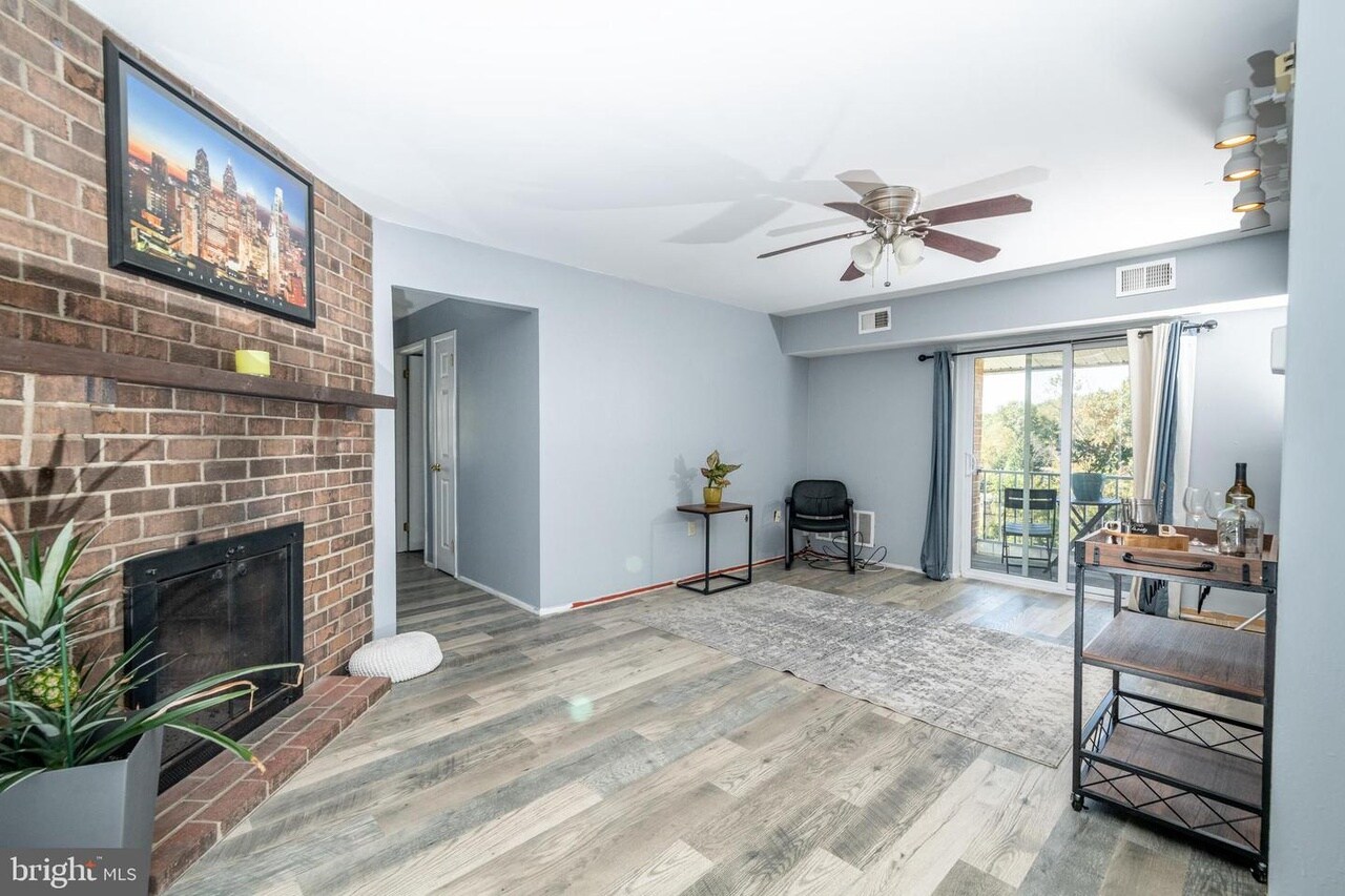 Building Photo - 1821 Valley Dr