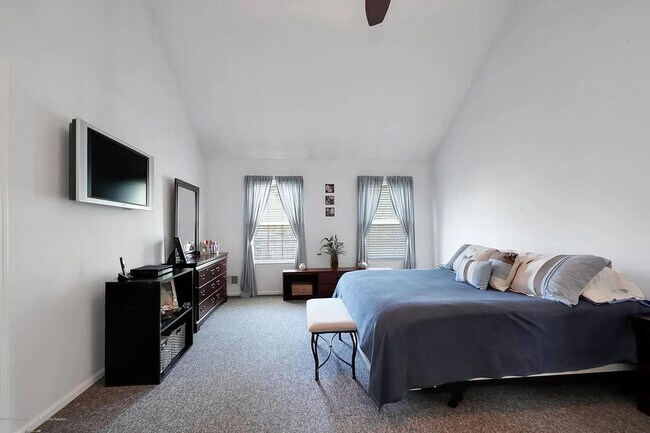 Building Photo - Charming Colonial on Quiet Cul-de-Sac