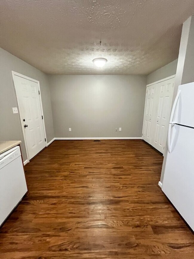 Building Photo - Stunning 2-bedroom, 2.5-bathroom townhouse