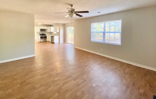 Building Photo - 425 Ridgehill Dr