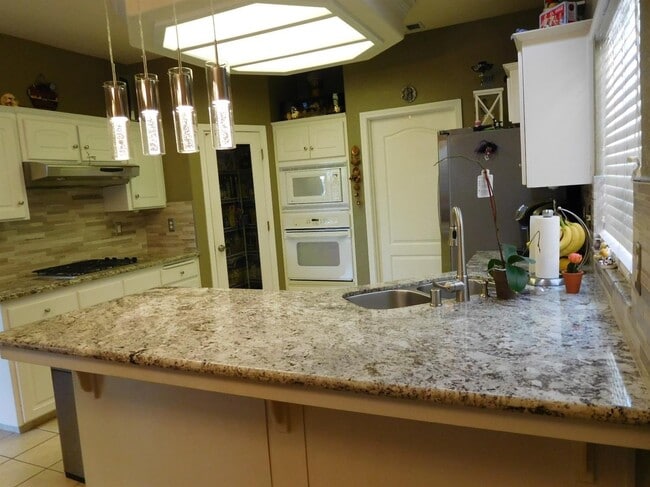 Building Photo - 1877 E Turnberry Ave