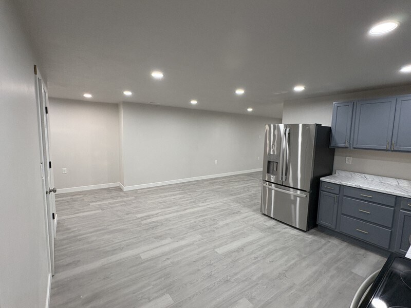 Building Photo - 692 W 500 S