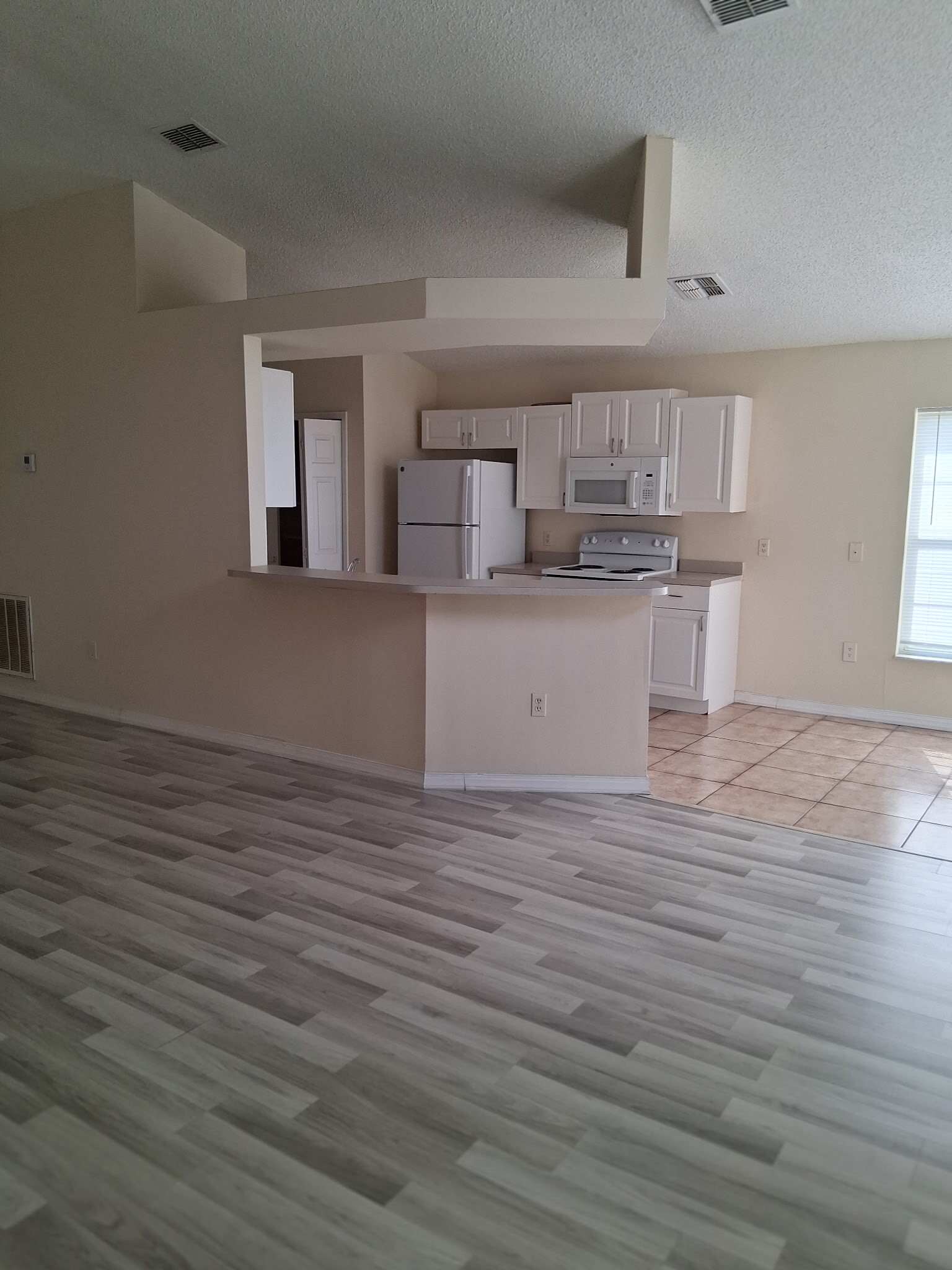 Building Photo - 2563 Davenport Cir