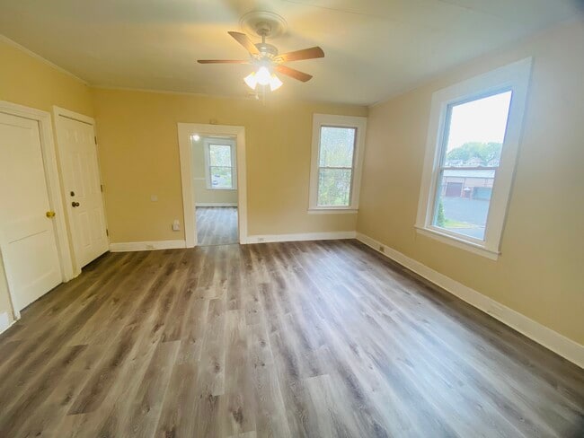 Building Photo - 7 Maple St