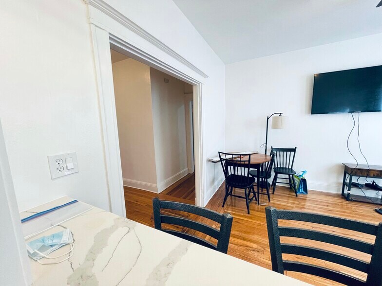 Building Photo - 4 Carol Ave