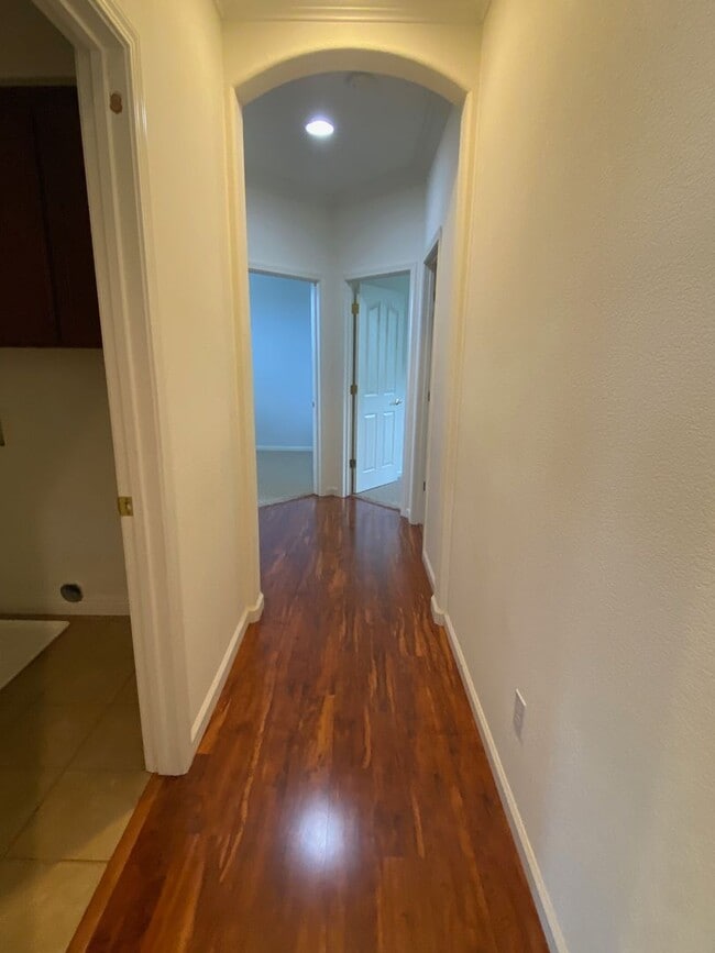 Building Photo - CLEAN AND SPACIOUS 4 BED, 2.5 BATH WITH COVERED BACK PATIO AND LUSH LANDSCAPING IN WESTLAKE COMMU...