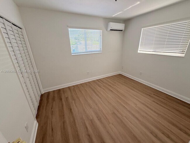 Building Photo - 95-97-97 NE 168th St