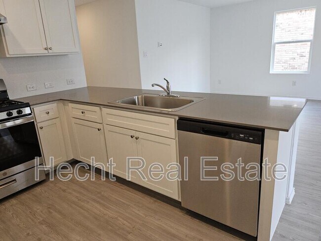 Building Photo - 1658 Lilyturf Rd