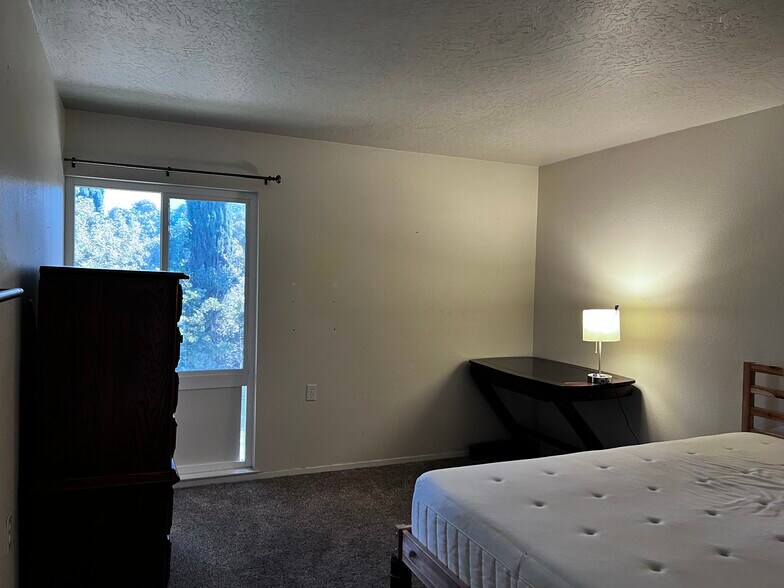 Building Photo - 2119 Via Puerta