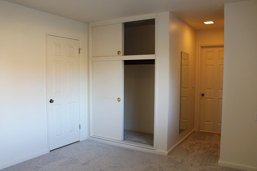 Building Photo - 1219 1st St