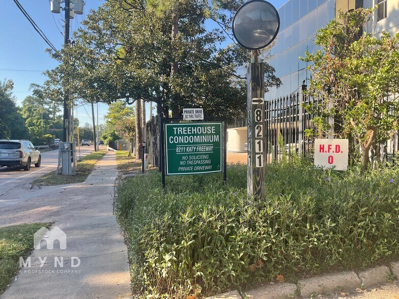 Building Photo - 8211 Katy Fwy