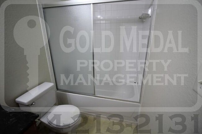 Building Photo - Charming 3-bed, 2-bath fourplex now availa...
