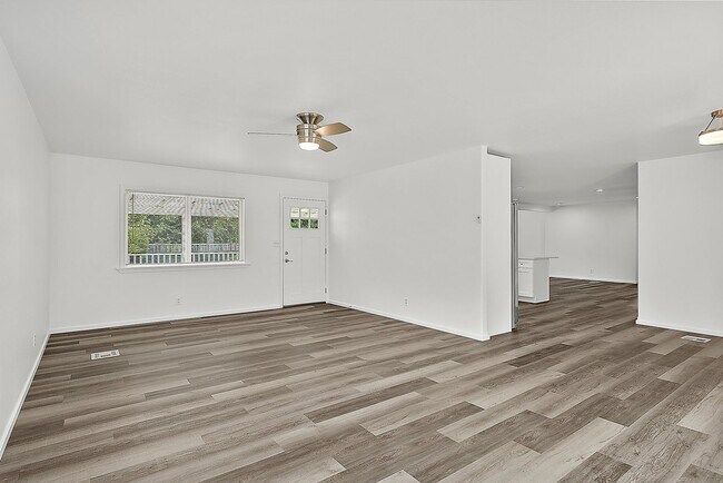 Building Photo - Updated 3-Bedroom Port Orchard Rambler with Covered Porch