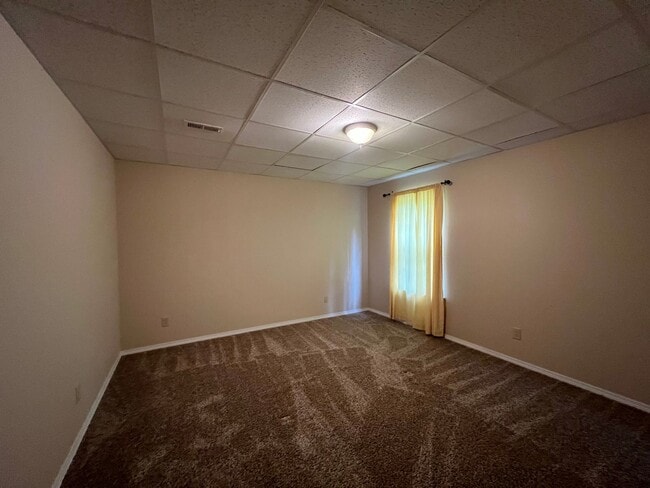 Building Photo - 5Br Basement Home