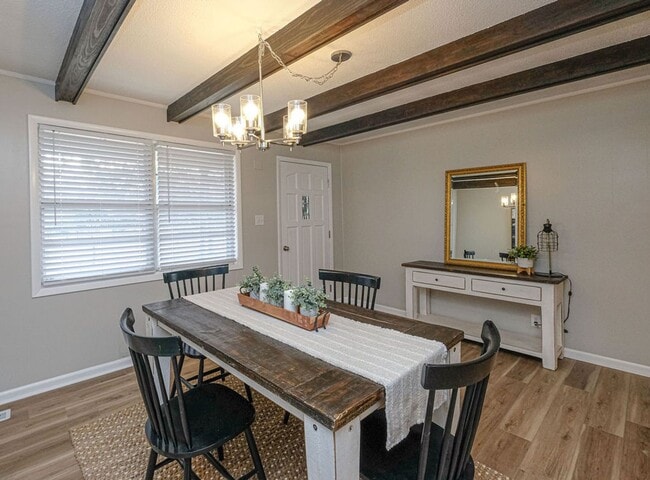 Building Photo - Newly Renovated - Move In Ready Home! 5 Bedrooms 3 Bathrooms