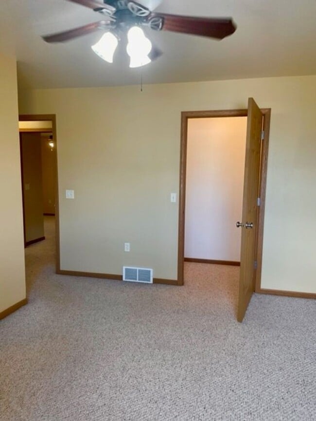 Building Photo - 3566-3572 East Meadows Place