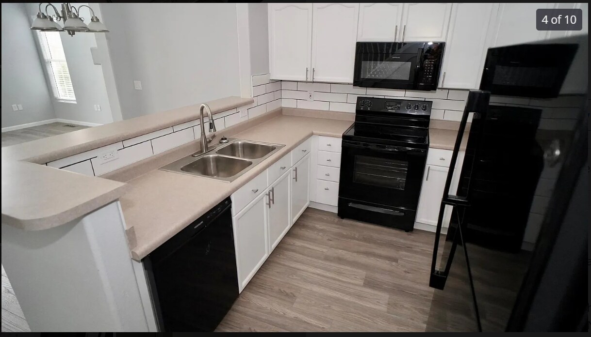 Building Photo - 3912 S Carson St