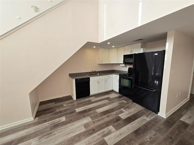 Building Photo - 5111 Manett St