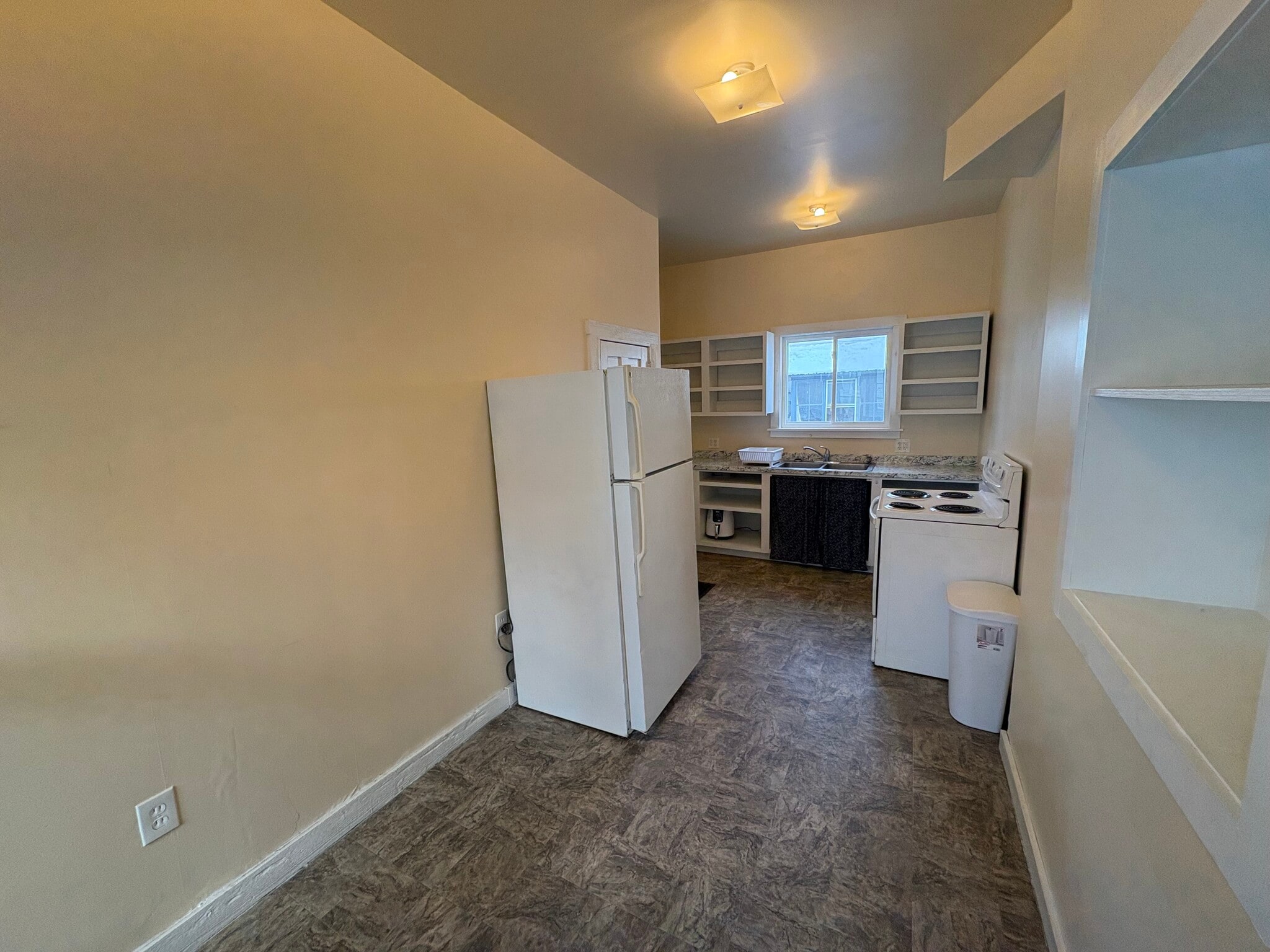 Building Photo - 165 Church St