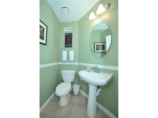 Building Photo - 704 Park Plaza E