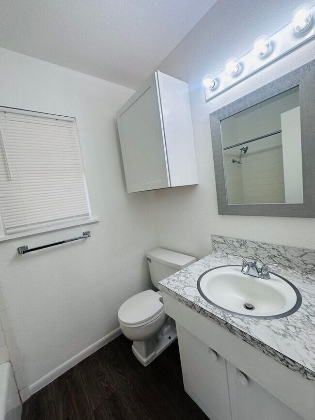 Building Photo - For Lease 3 Bed | 2 Bath | Open Concept | Vaulted Ceilings | 2-Car Garage| Corpus Christi