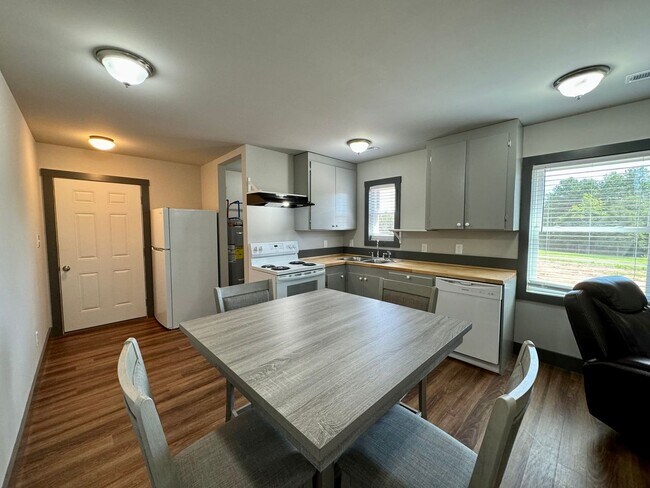 Building Photo - New Construction-Fully Furnished & Utilities Included