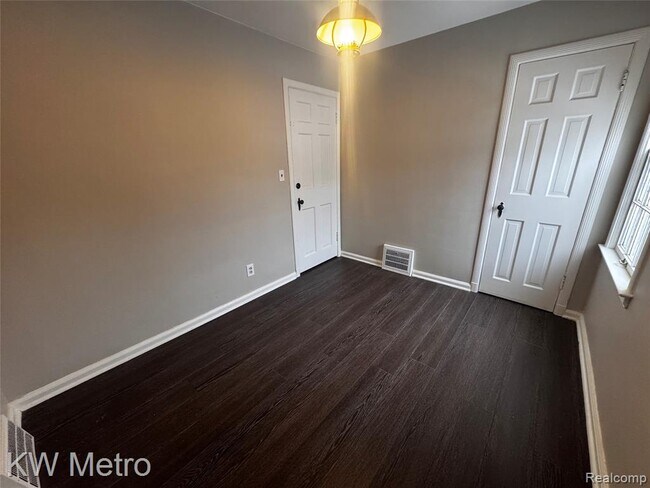 Building Photo - 1305 Collegewood St