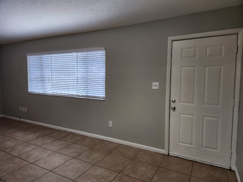 Building Photo - 1206 E 11th Ave