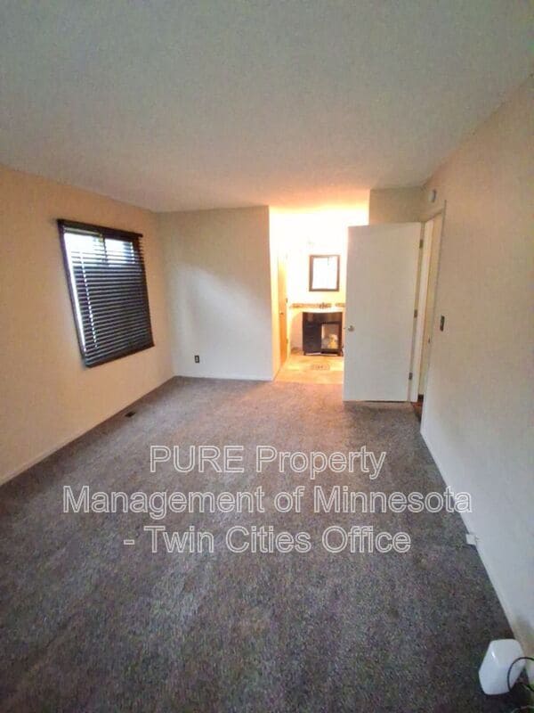 Building Photo - 5231 Balmoral Ln
