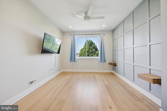 Building Photo - 548 E Hewson St