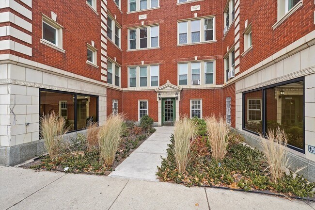 Building Photo - 409 Beloit Ave
