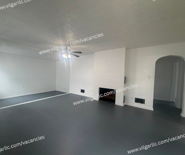 Building Photo - For Rent - 3 Bedroom, 1 Bathroom Home