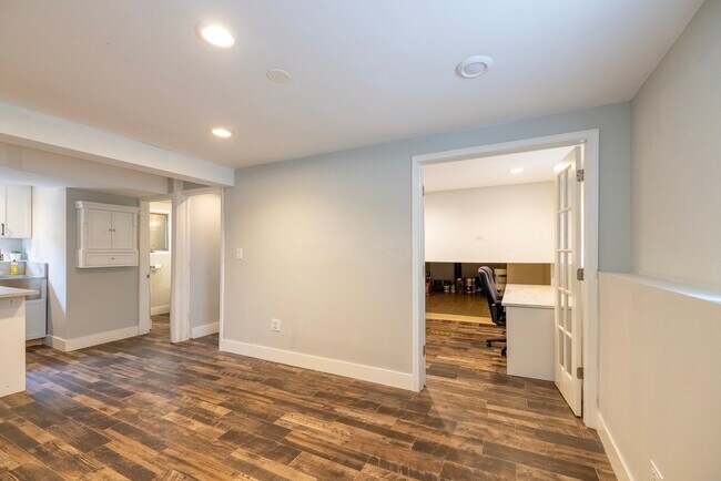 Building Photo - 3922 N Cass Ave